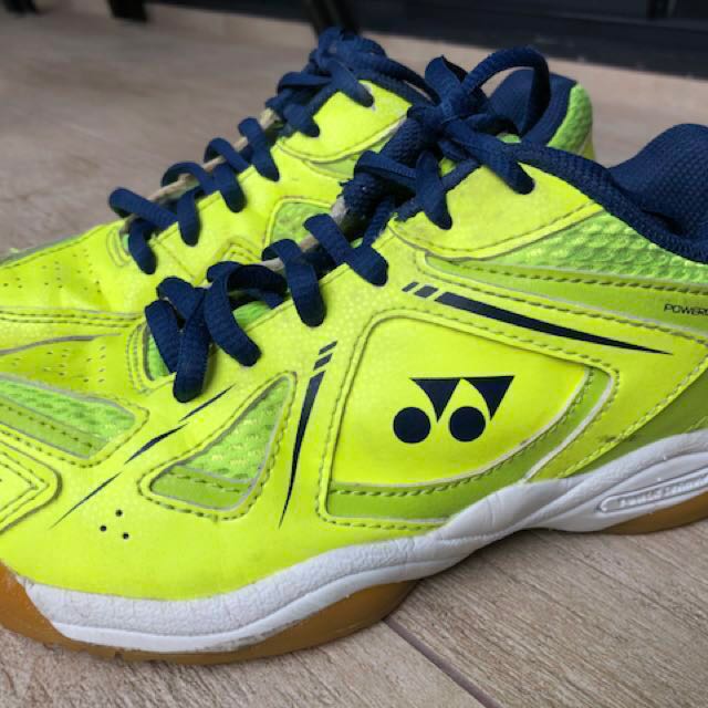 yonex badminton shoes for junior