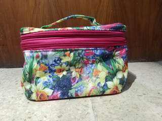 Tas utk make up dan skin care