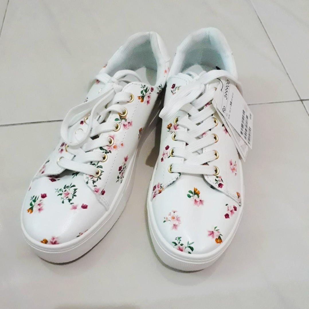 H&m hotsell floral shoes