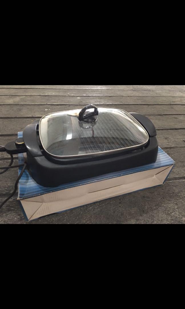 Kenwood Electric Griller (Category: Bakeware) located in Manila. Submitted by leahfredborg (Listing ID 180681865, Image 2). Description: The Kenwood Health Grill comes with features that aid in eliminating fats and oil. Size (cm): 9.8 x 51 x 35 Ideal for steak, chicken, fish or vegetables. Cooking juices and fats are channelled from the grill plate to the drip tray. Variable temperature control Grill juicy steaks and whip up stir-fry with as litt