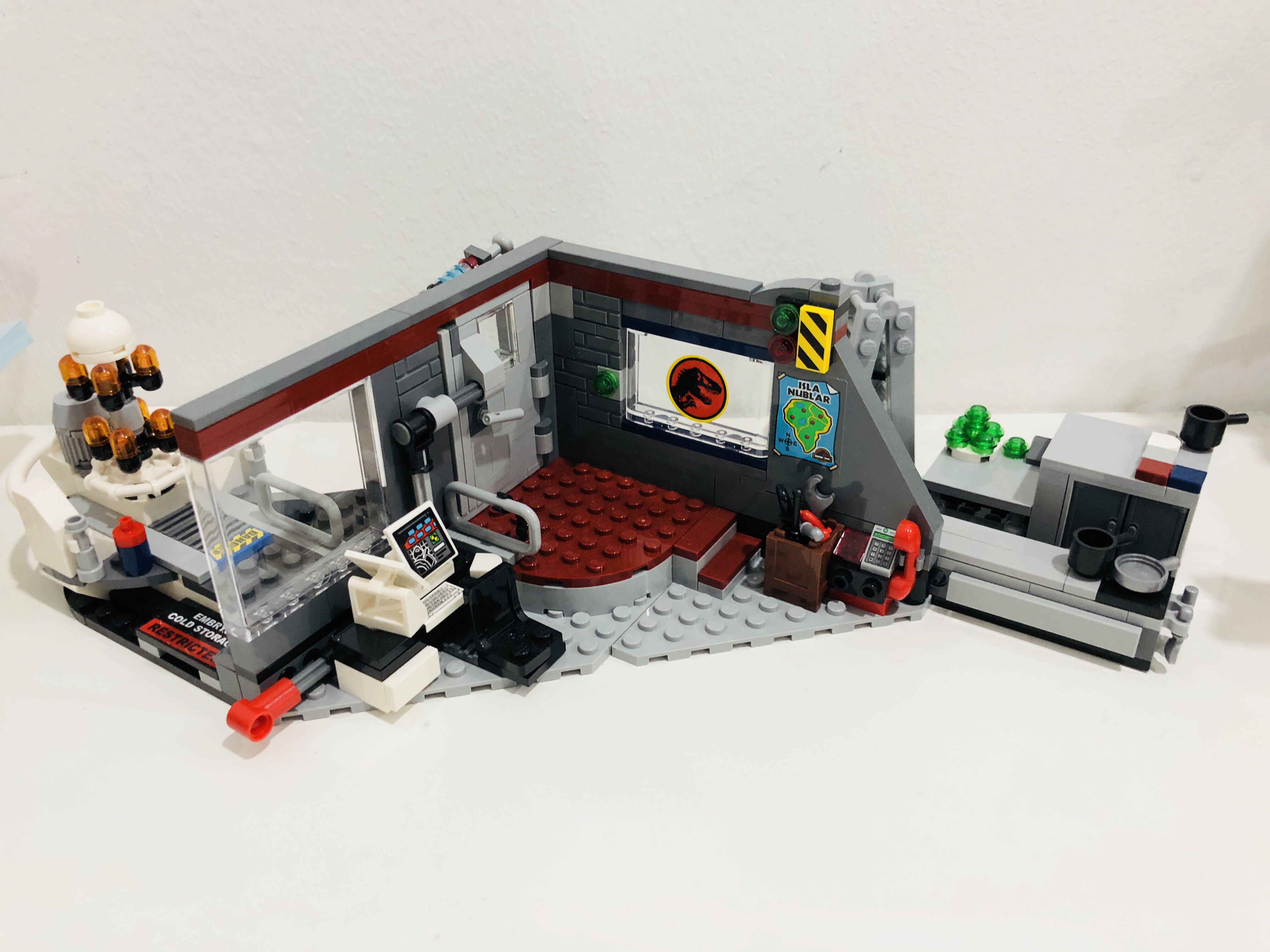 velociraptor chase lego