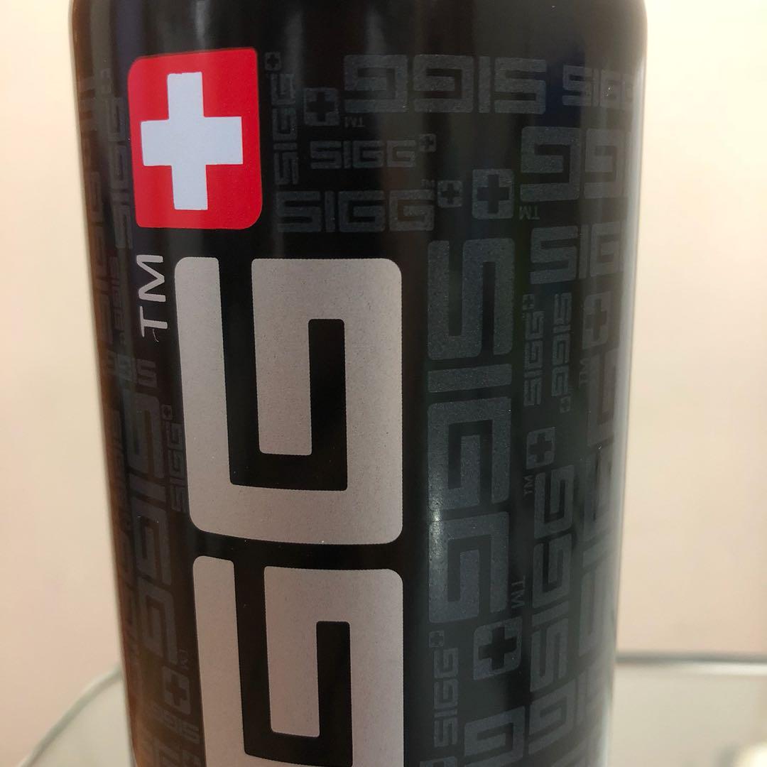 SIGG bottle （分類：廚水杯、水壺）位於 Hong Kong。 由 erniemuppet 提交（商品編號 180731021，圖片 3）。簡介： 。