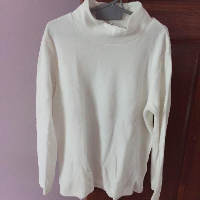 Uniqlo White Turtleneck 2024 jasterluis
