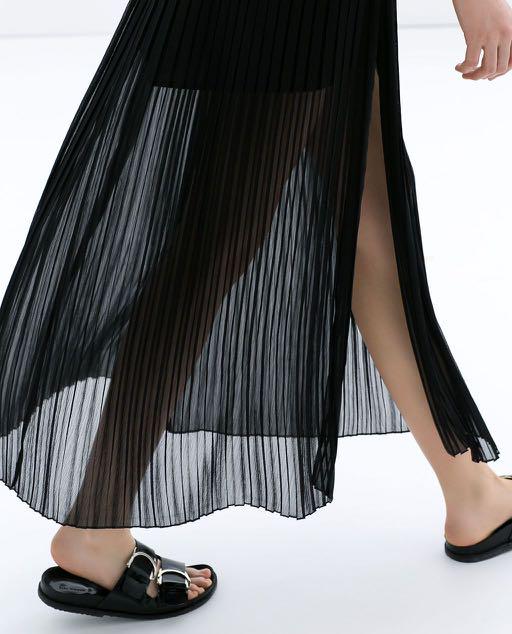 Zara Black pleated flowy maxi skirt Women s Fashion Bottoms Skirts on Carousell