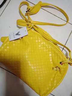Tas yellow