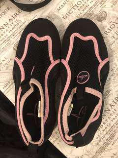 Aqua shoes / beach shoes/