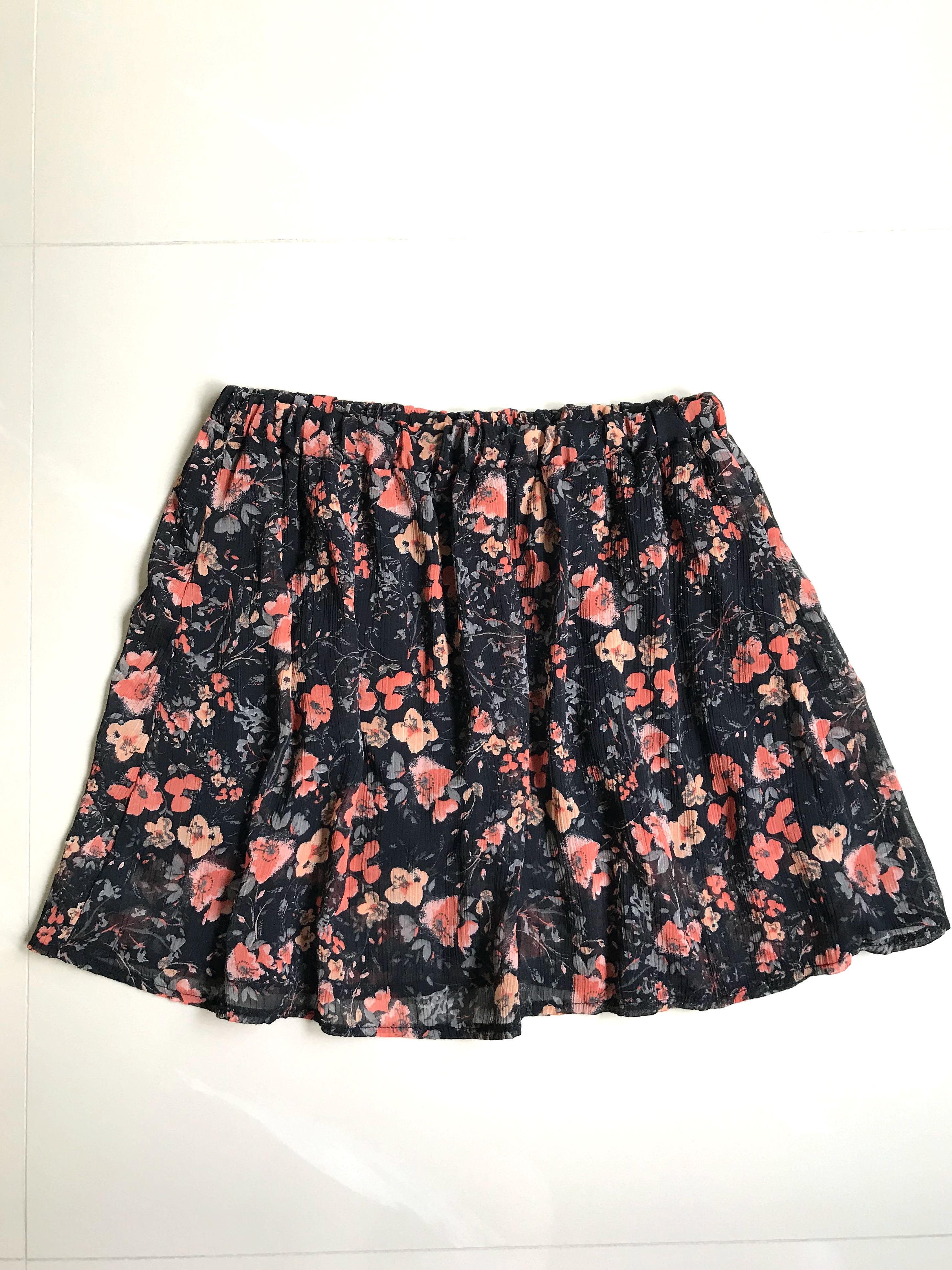 Brandy Melville Floral Skirt, Women's Fashion, Bottoms, Skirts on Carousell