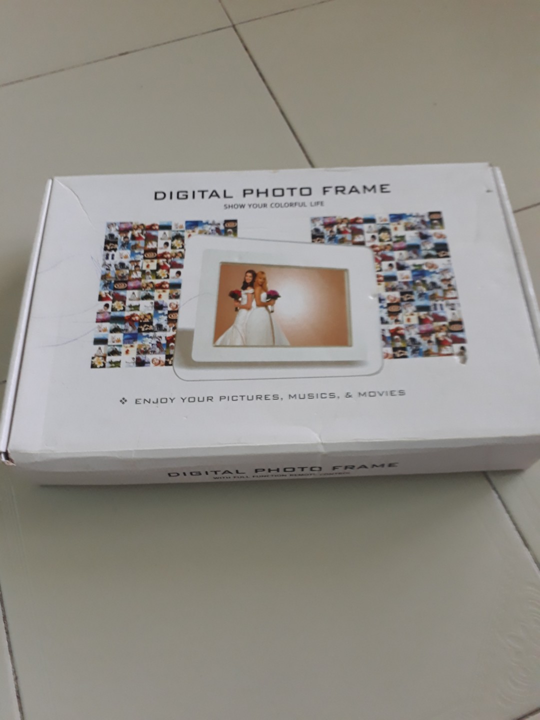 Digital photo frame, Furniture & Home Living, Home Decor, Frames ...
