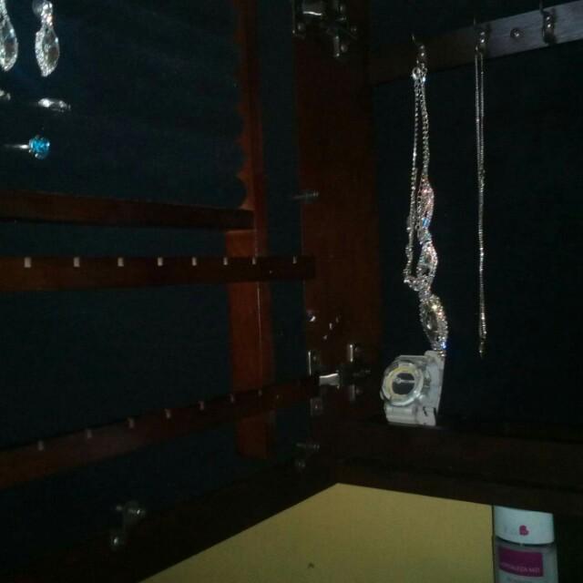 Elegant Mirror with jewrerly cabinet (Category: Shelves, Cabinets & Racks) located in Quezon City. Submitted by shopsky28 (Listing ID 180892346, Image 3). Description: Elegant mirror with jewerly cabinet Made in US wood kaya mabigat pang yayamanin bes! 😍 Brand new! Pull out from mall (homeworks) 3500 original price selling for 1,800 only! Negotiable price!.