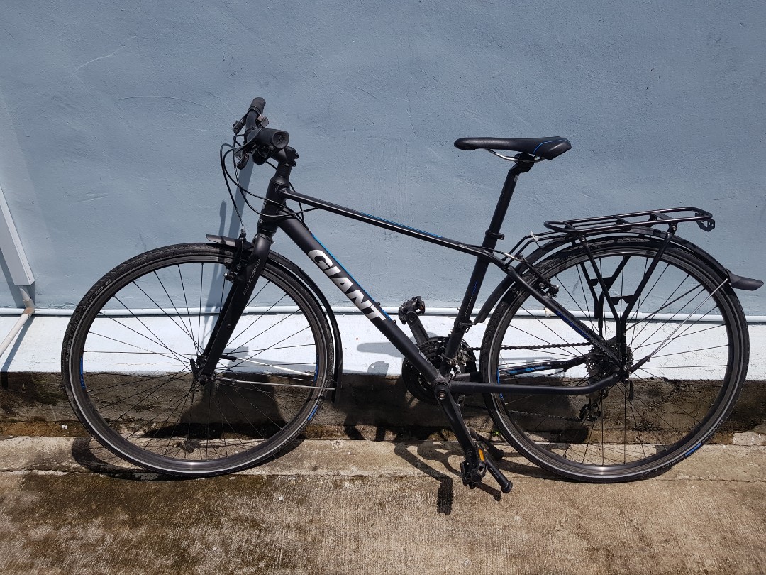 Giant escape with accessories. Sports Equipment Bicycles Parts