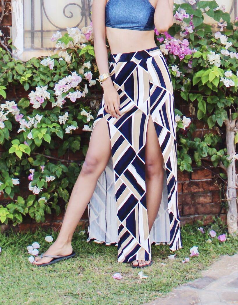 Two slit deals skirt