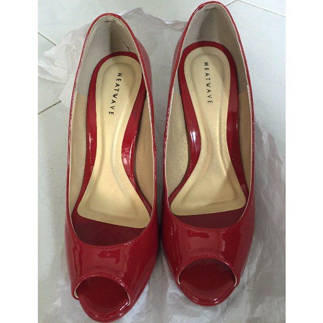 pretty red heels