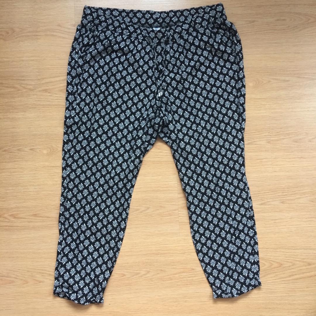 Us Xl Old Navy Black And White Floral Pleat Front Pants Women S Fashion Clothes On Carousell