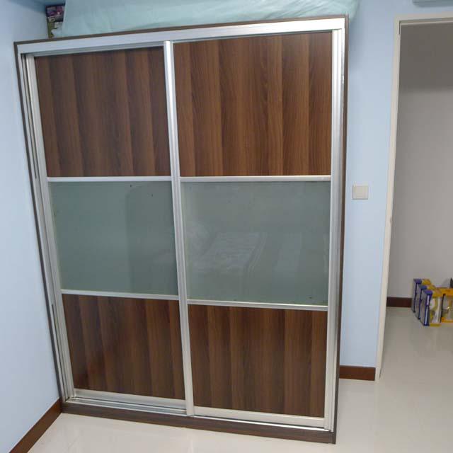 Used 5 Feet Wardrobe With Sliding Doors Plywood Furniture