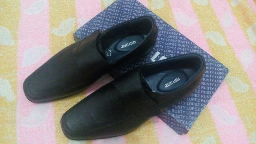 Boys school shoes (Category: Casual Shoes) located in Quezon City. Submitted by pinpin008 (Listing ID 180973685, Image 3). Description: Brand new Rusty Lopez boys school shoes. Size and original price shown on pic. Half off na po ng original price. Nag woworry lang ako na masira dahil di nagamit..