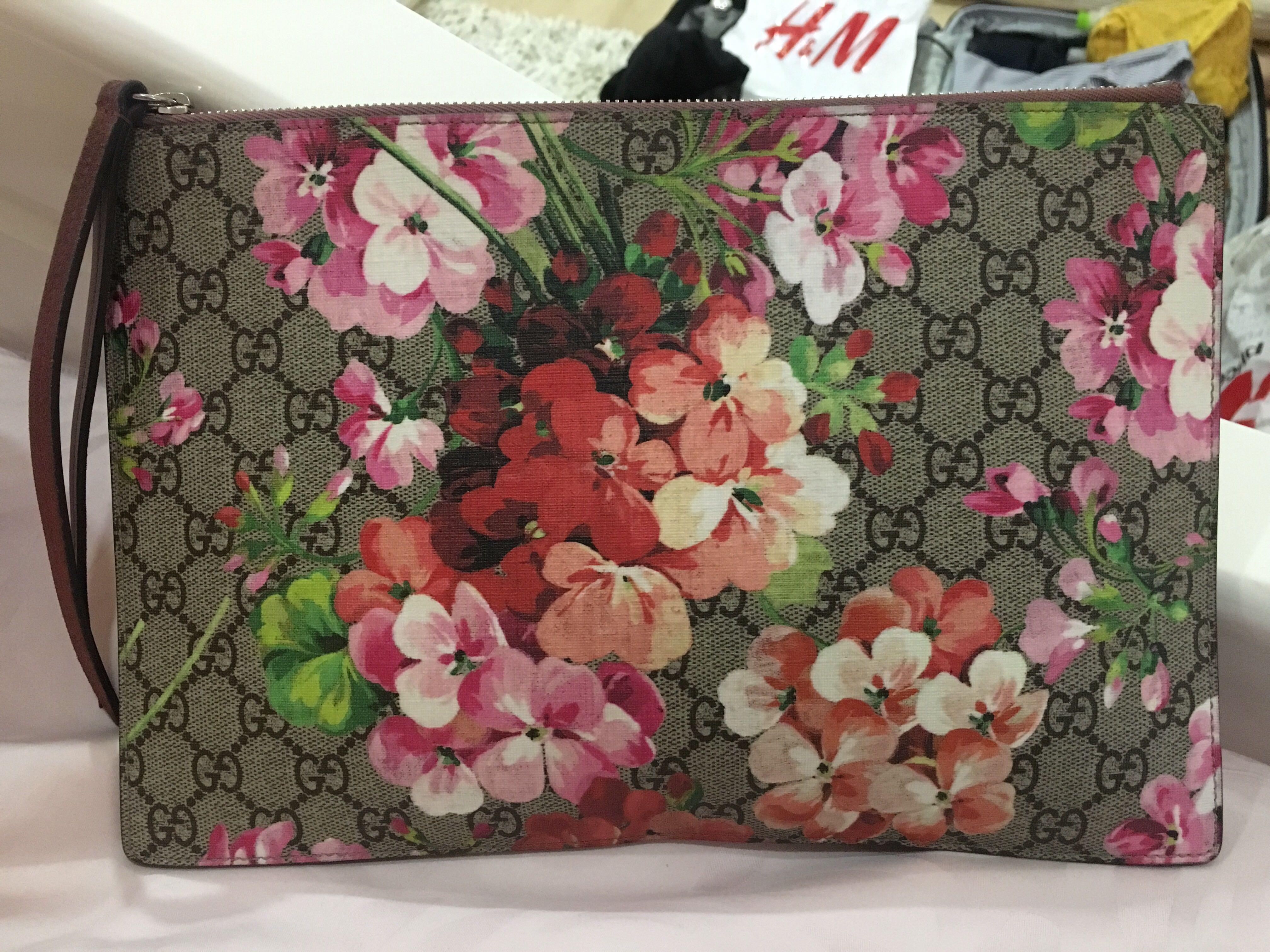 gucci gg blooms pouch