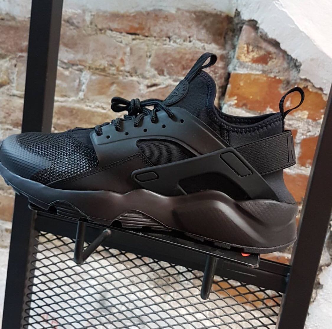 nike air huarache ultra triple black