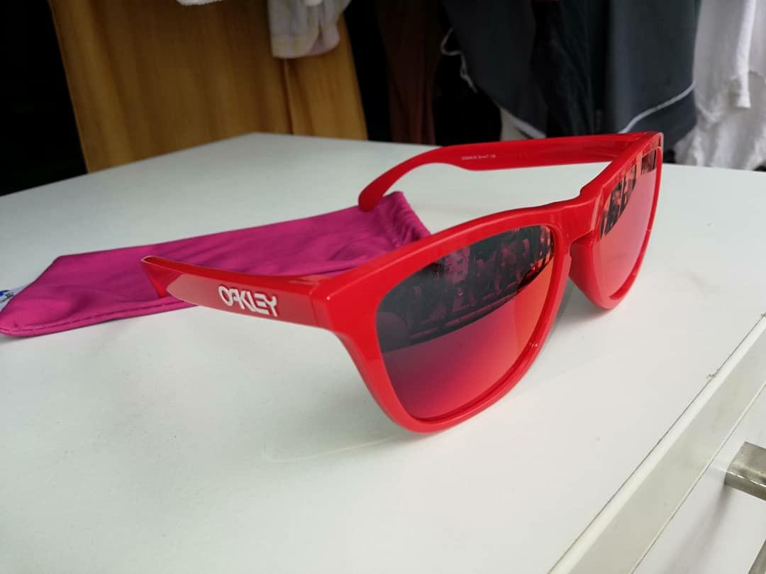 Oakley frogskins shop red