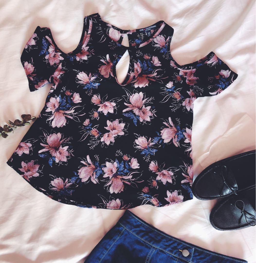 One Clothing Los Angeles Top Women S Fashion Clothes Tops On Carousell