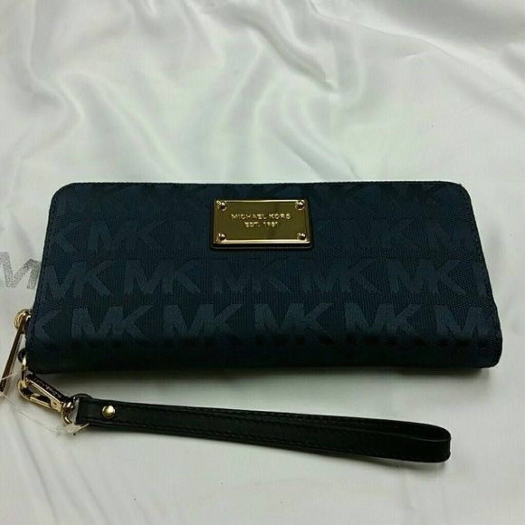 michael kors wristlet price