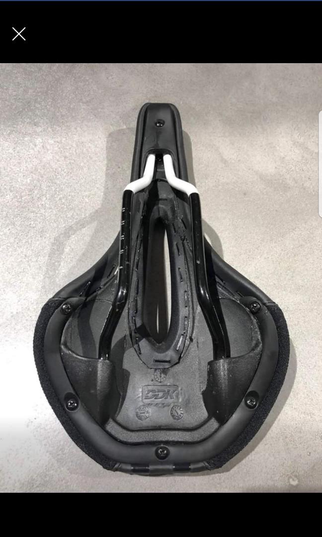 Reverse am ergo saddle, Sports Equipment, PMDs, E-Scooters & E-Bikes, & on Carousell