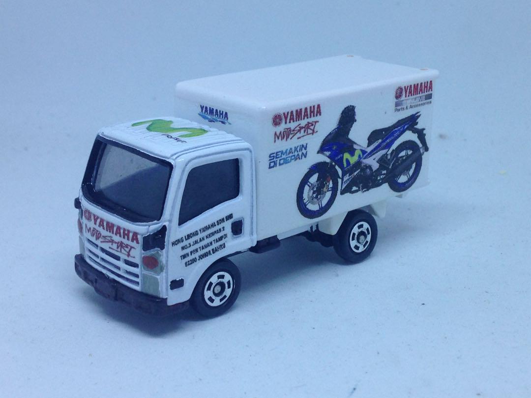 tomica isuzu