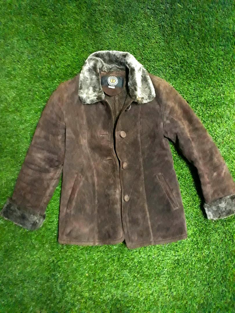 Winter jacket (Category: Other Tops) located in Petaling Jaya. Submitted by delayla6 (Listing ID 180968796, Image 1). Description: Size : S fit to small M Color : brown.