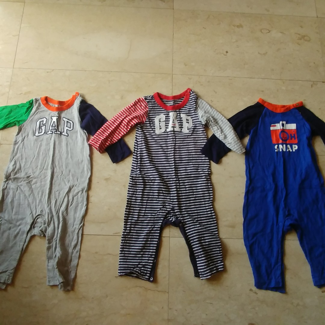 baby gap sleepsuit