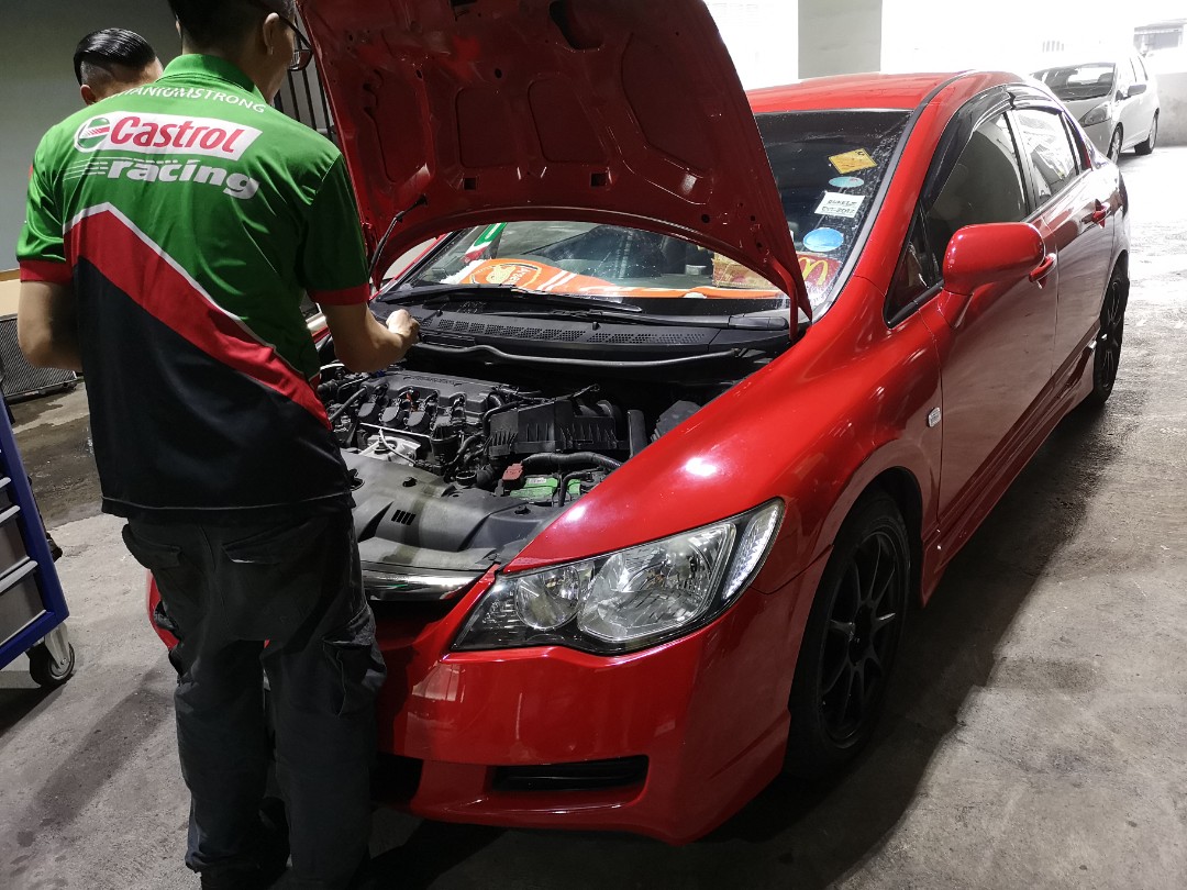Castrol servicing 5w40, Car Accessories, Accessories on Carousell