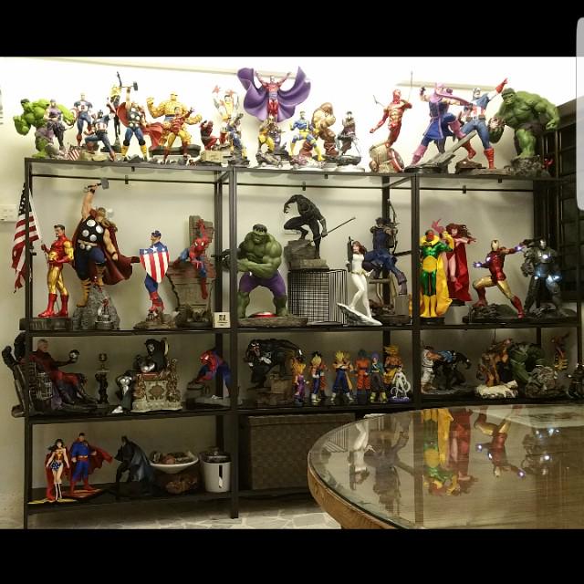 Display Shelves 4 units sideshow xm studios statue shelf case rack