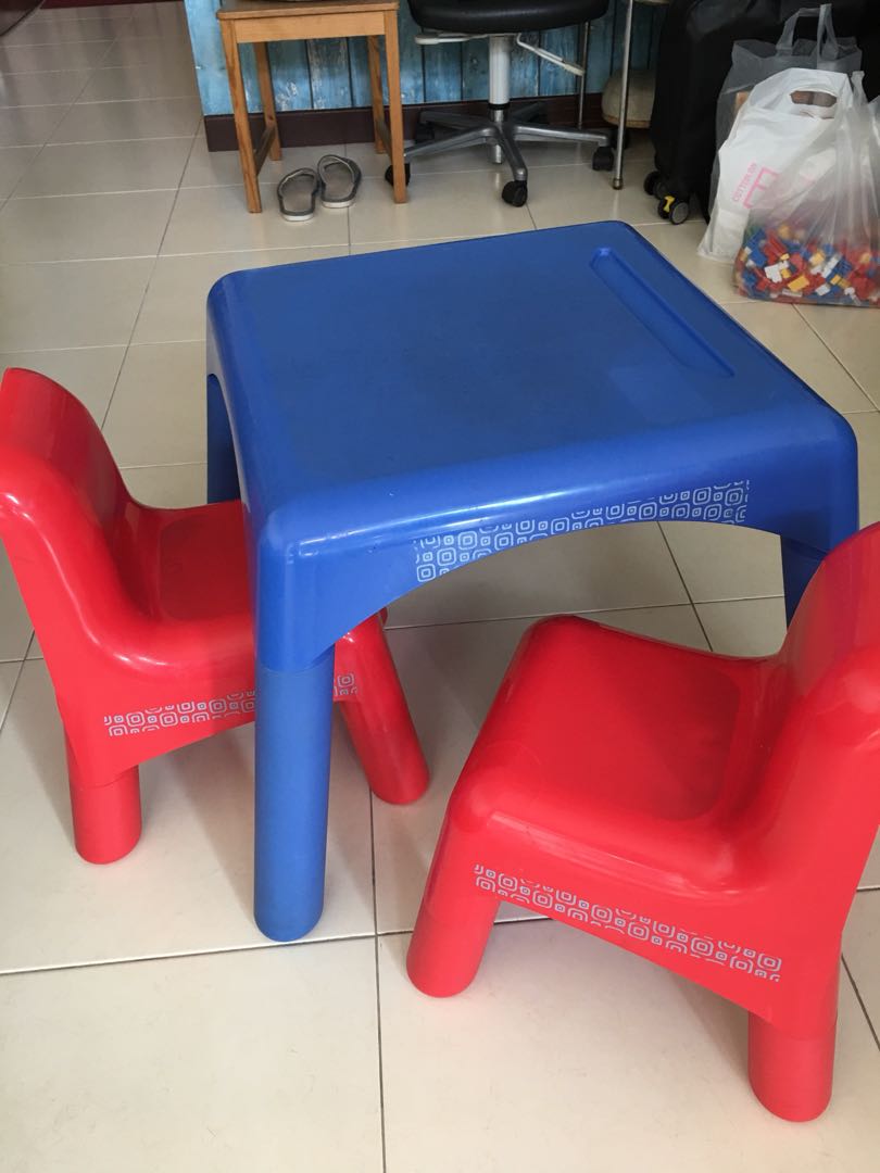 Elc plastic on sale table and chairs