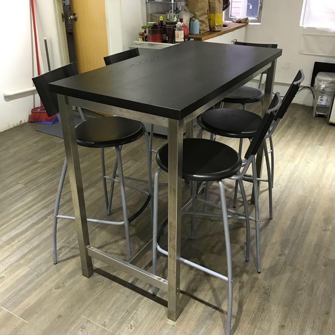 table with high chairs