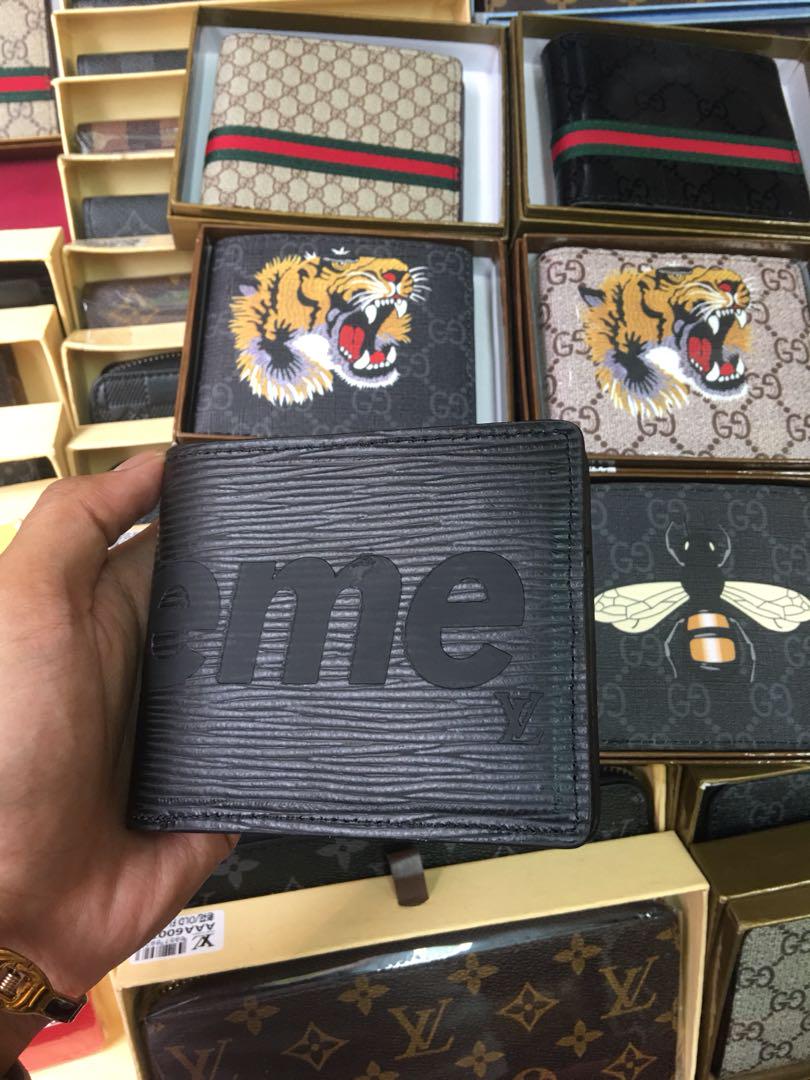Supreme wallet hotsell replica