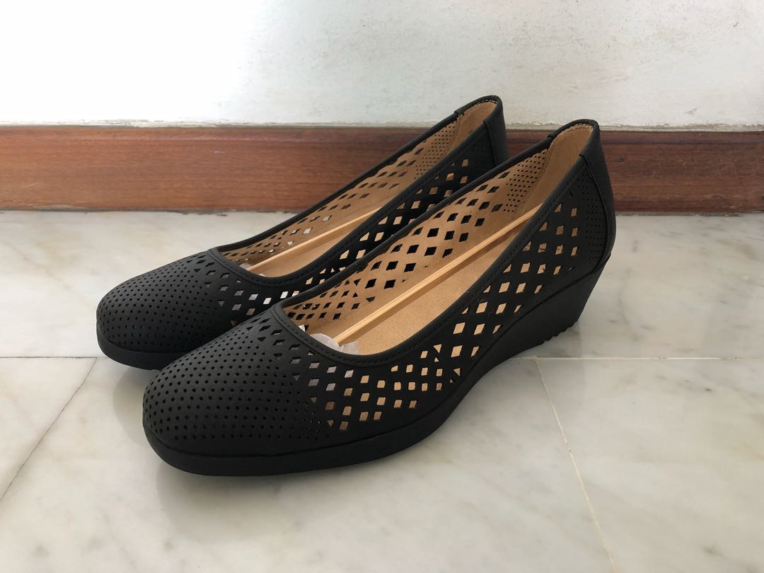 naturalizer brina