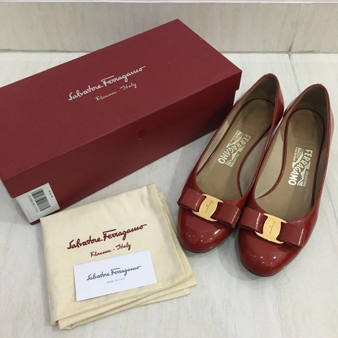 REPRICE FOR FAST DEAL Salvatore Ferragamo Shoes Vara Pumps 100 Authentic Sepatu Wanita