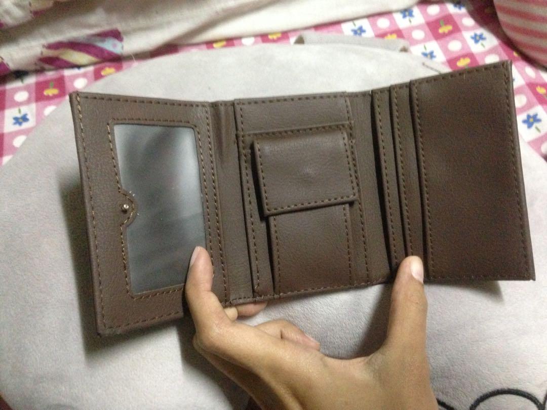 Roxy wallet (Category: Purses & Pouches) located in Kuala Terengganu. Submitted by jaajaaa (Listing ID 181269439, Image 2). Description: .