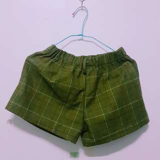 墨绿色格子短裤