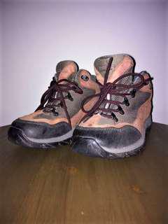 Sepatu Gunung TREKSTA ULTRA LIGHT