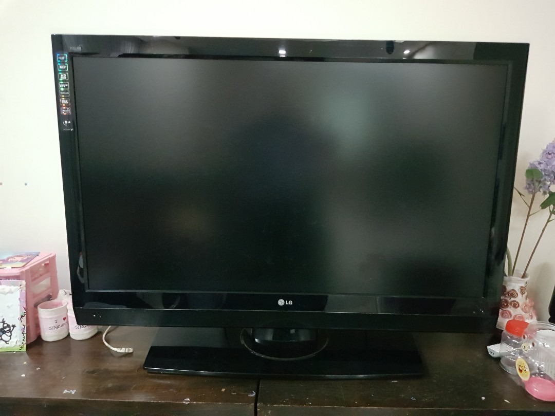 47" LG LCD TV 47LB7RF, TV & Home Appliances, TV & Entertainment, TV on