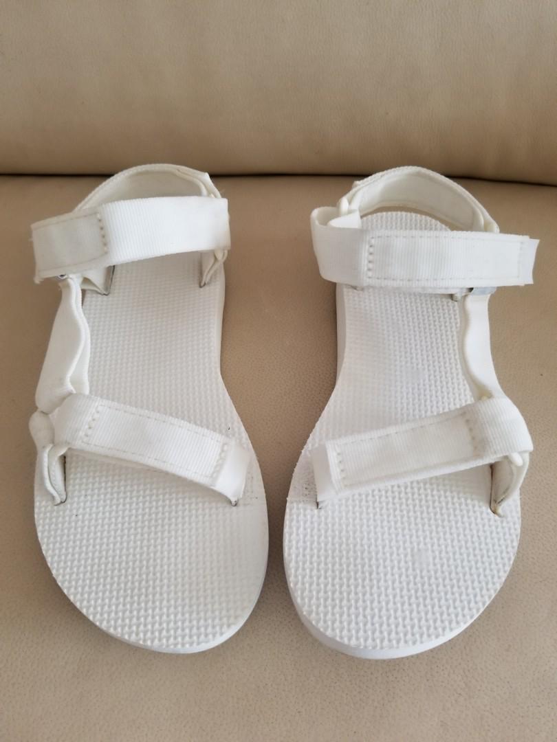 teva universal white
