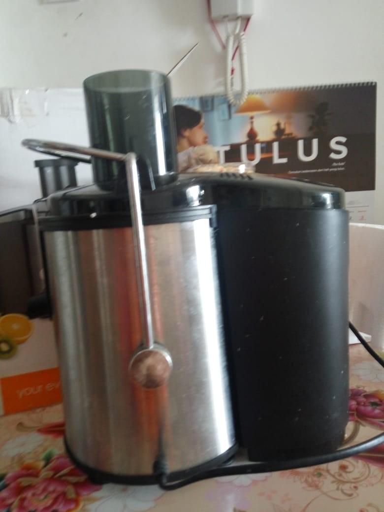 KRIS JUICE EXTRACTOR JUICER MIXER TANPA AMPAS baru 1x pakai kondisi 99