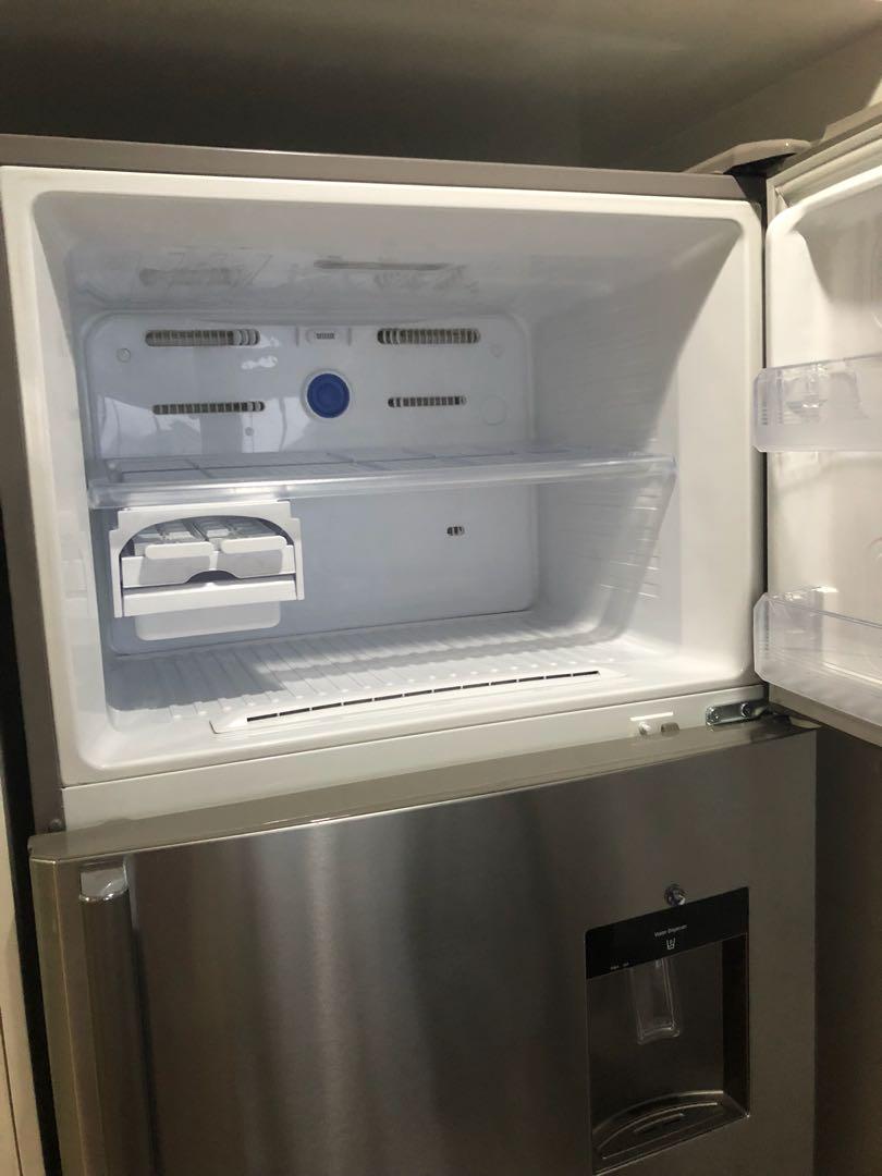 Samsung fridge with ice water dispenser, TV & Home Appliances, Kitchen