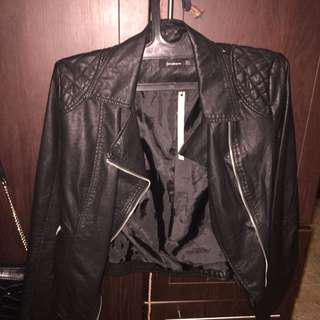 PRELOVED STRADIVARIUS WOMEN’S LEATHER JACKET