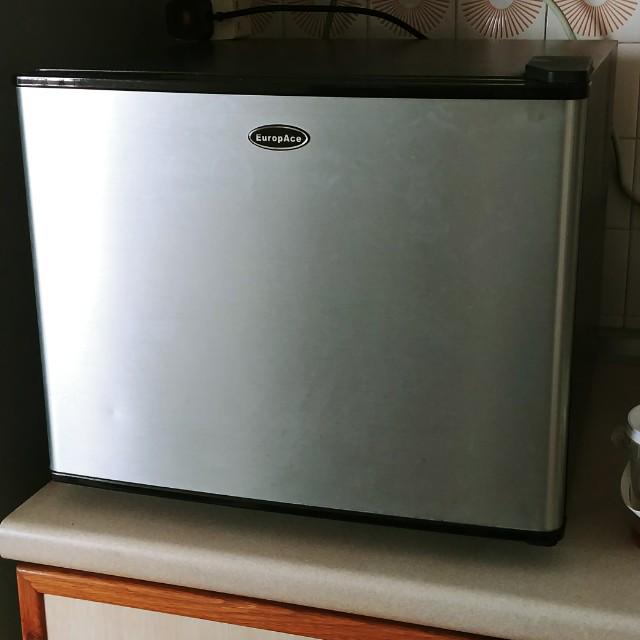 Bar fridge, TV & Home Appliances, Kitchen Appliances, Refrigerators