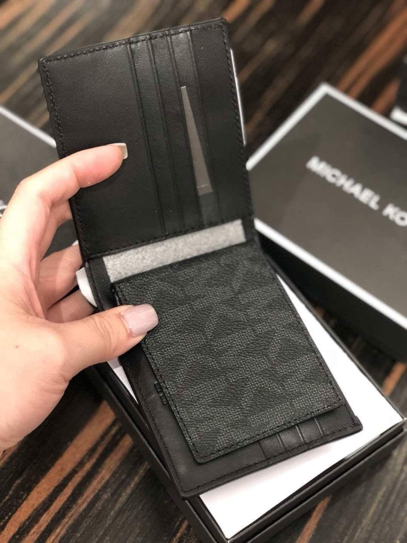 ⚠️Limited Stock⚠️MICHAEL KORS Bifold ID Men Wallet, Men's Fashion, Watches  & Accessories, Wallets & Card Holders on Carousell