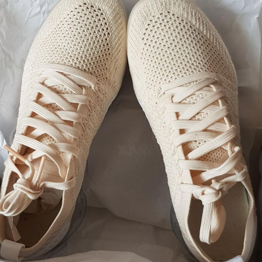 nike cream colour shoes