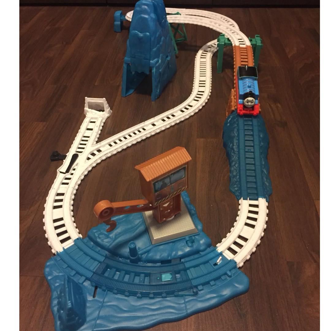 Trackmaster snowy outlet mountain rescue set