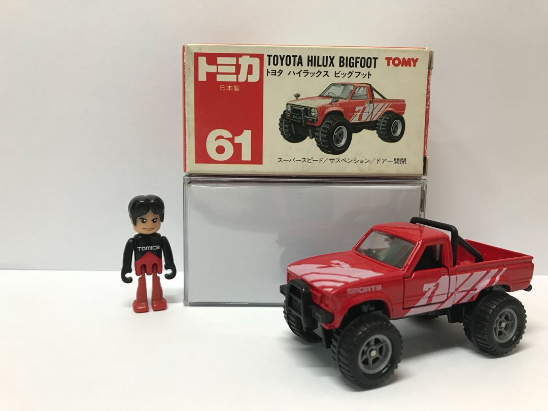 tomica hilux
