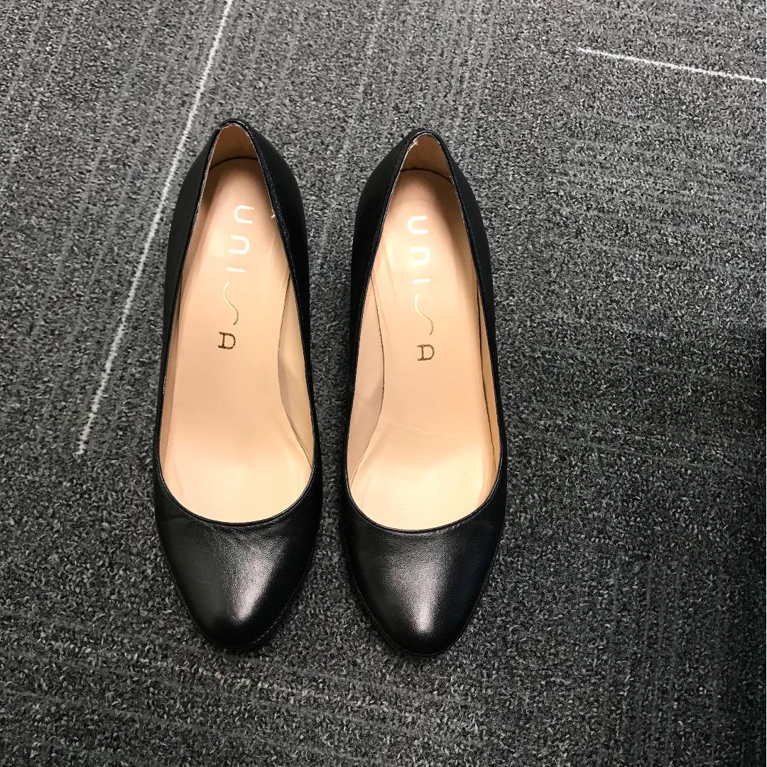 unisa black heels