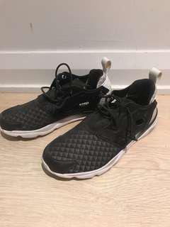 Reebok running shoes size 6.5